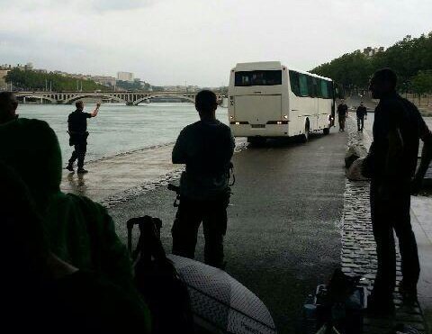 NOUS DÉNONÇONS L’ARRESTATION (INCROYABLE) À LYON D’UNE CINQUANTAINE DE MILITANTS SOUTENANT LA PALESTINE !